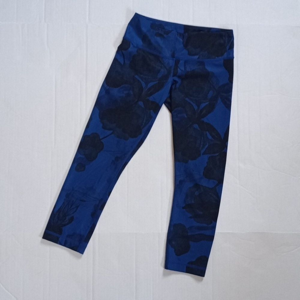 Women's Size 4 Lululemon Wunder Under Cropped Leggings Blue Floral Yoga Pants